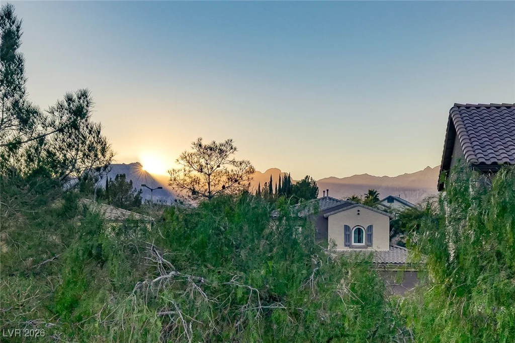 1085 Robin Leaf, Las Vegas, NV 89138