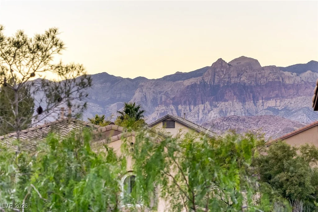 1085 Robin Leaf, Las Vegas, NV 89138