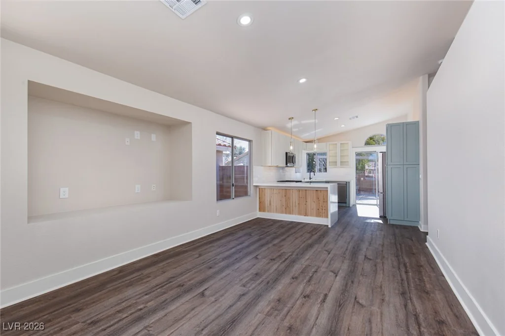 7141 Desert Clover, Las Vegas, NV 89129