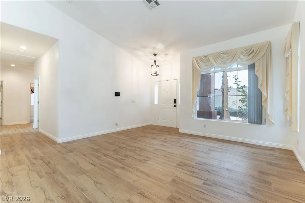 8863 Mia Moore, Las Vegas, NV 89147