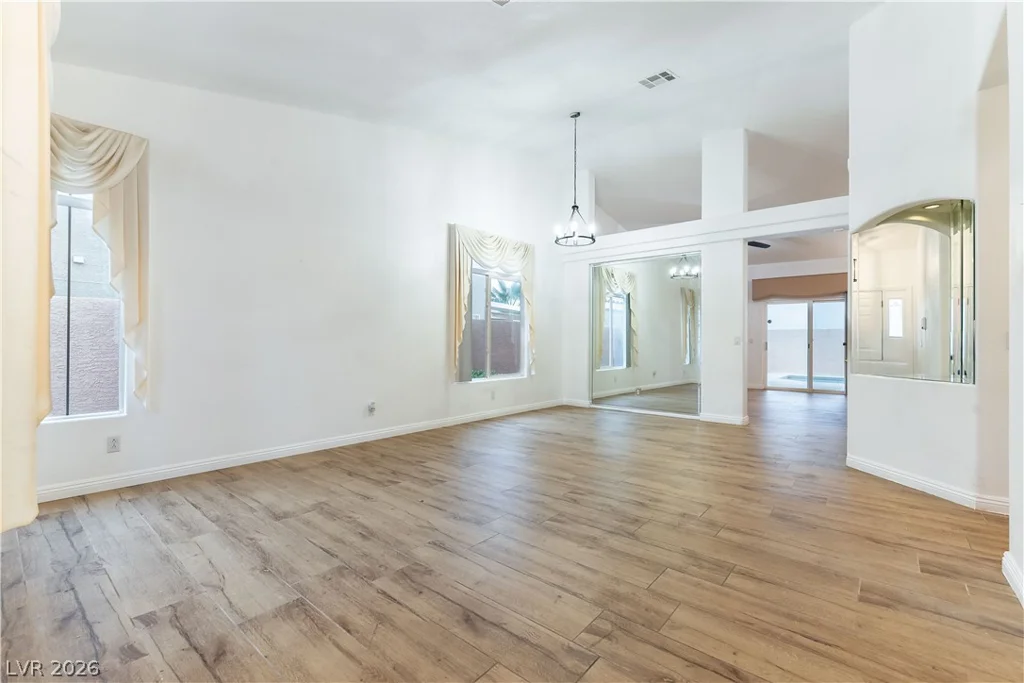 8863 Mia Moore, Las Vegas, NV 89147