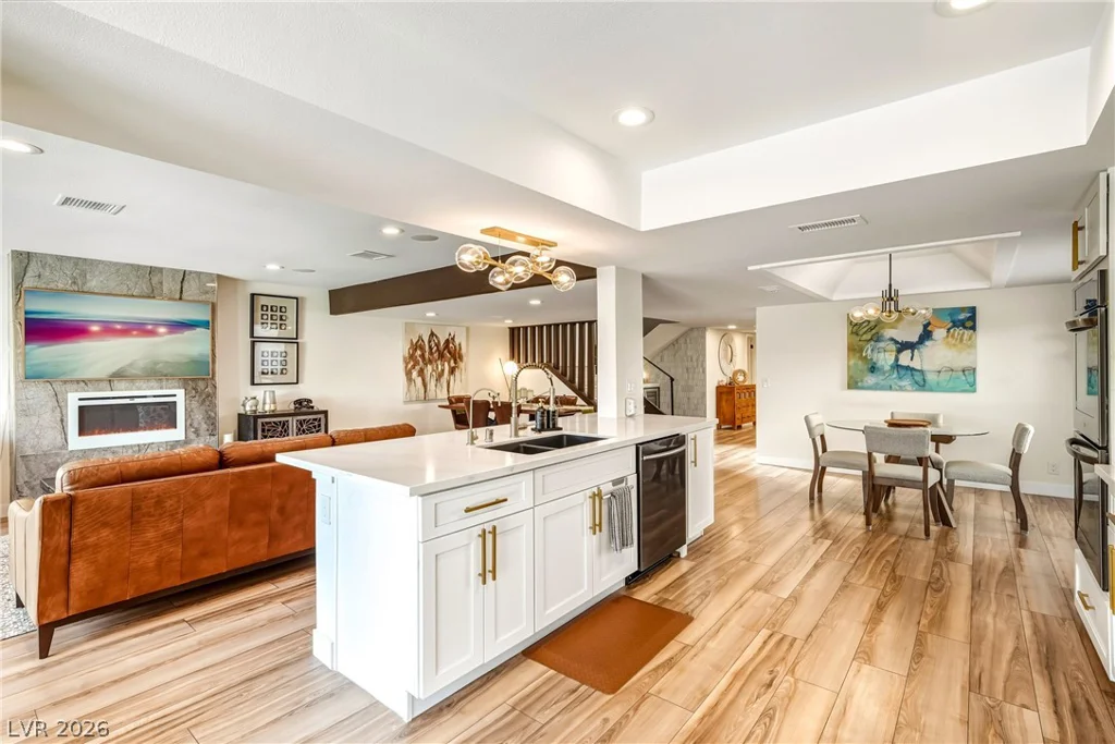 2930 Bel Air, Las Vegas, NV 89109