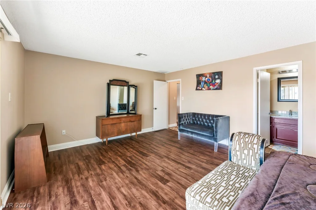 5391 Aston, Las Vegas, NV 89142