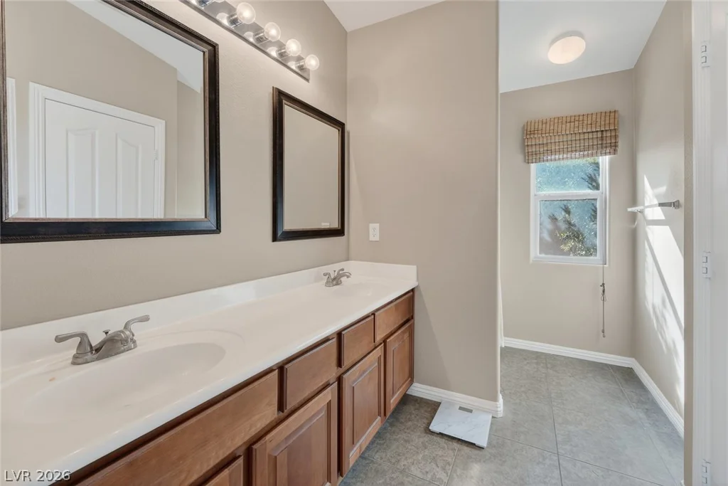8725 Traveling Breeze, Las Vegas, NV 89178