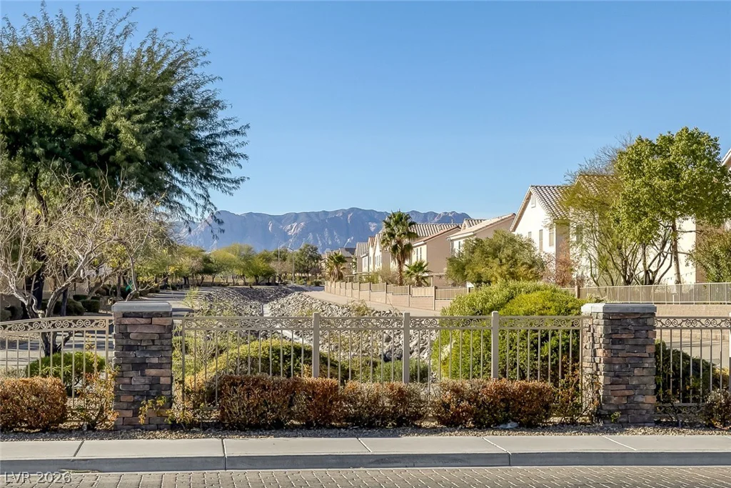 8725 Traveling Breeze, Las Vegas, NV 89178