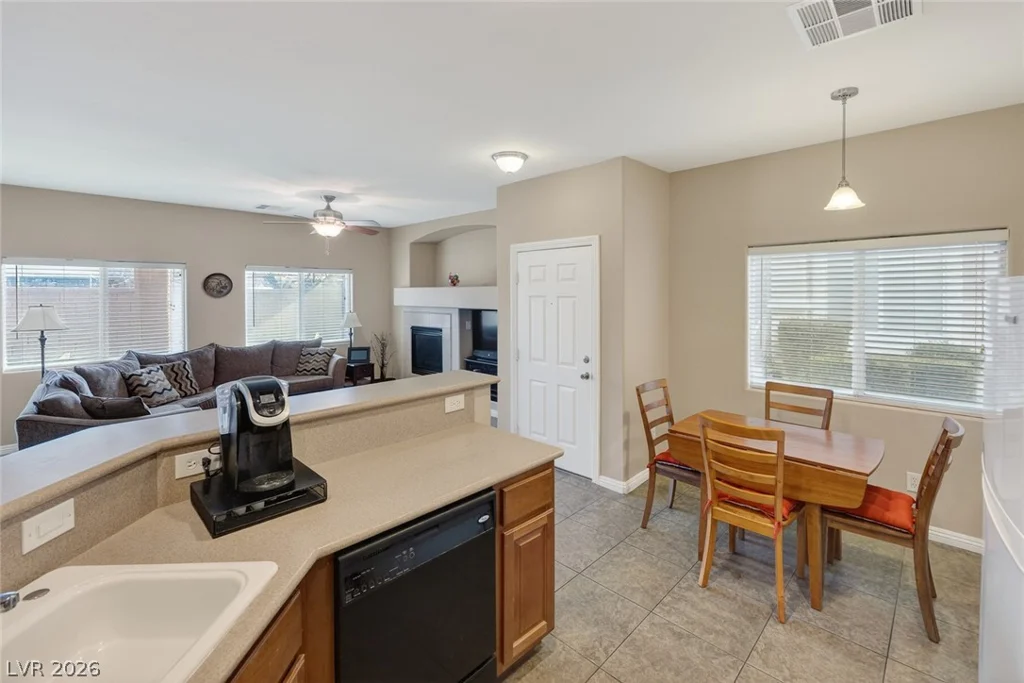8725 Traveling Breeze, Las Vegas, NV 89178