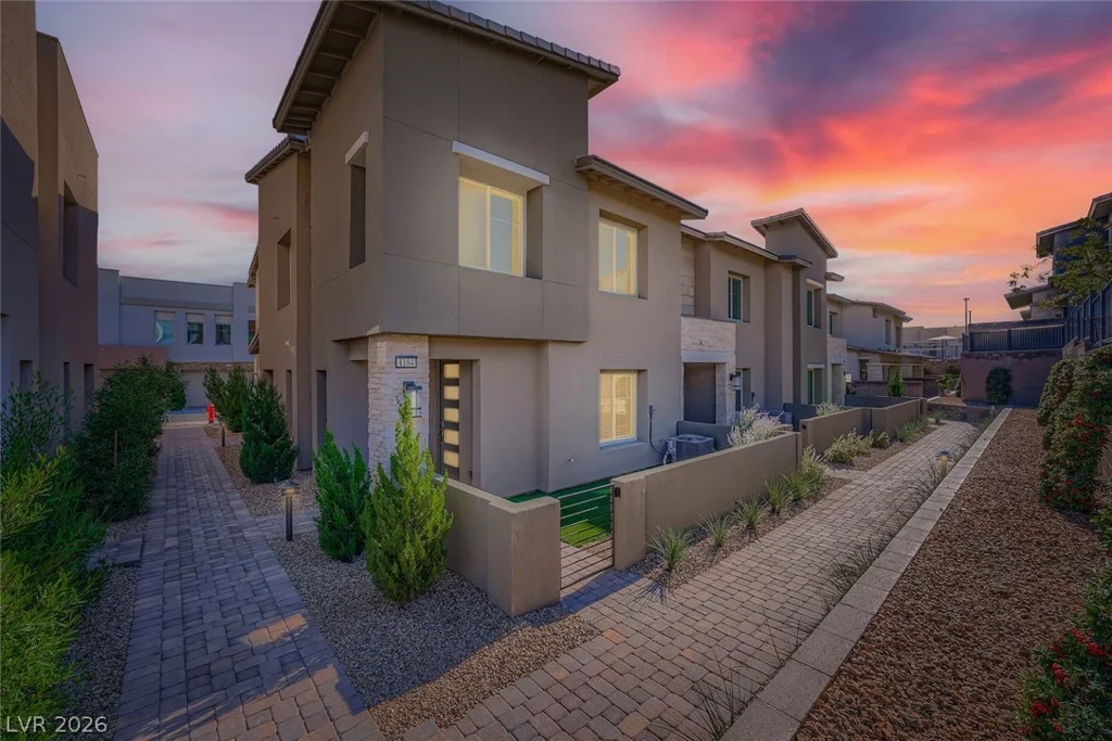 600 Carriage Hill, Las Vegas, NV 89138