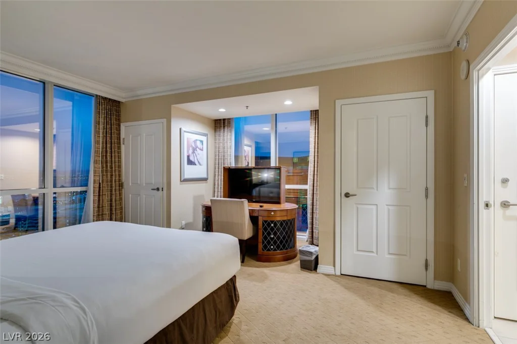 145 HARMON, Las Vegas, NV 89109