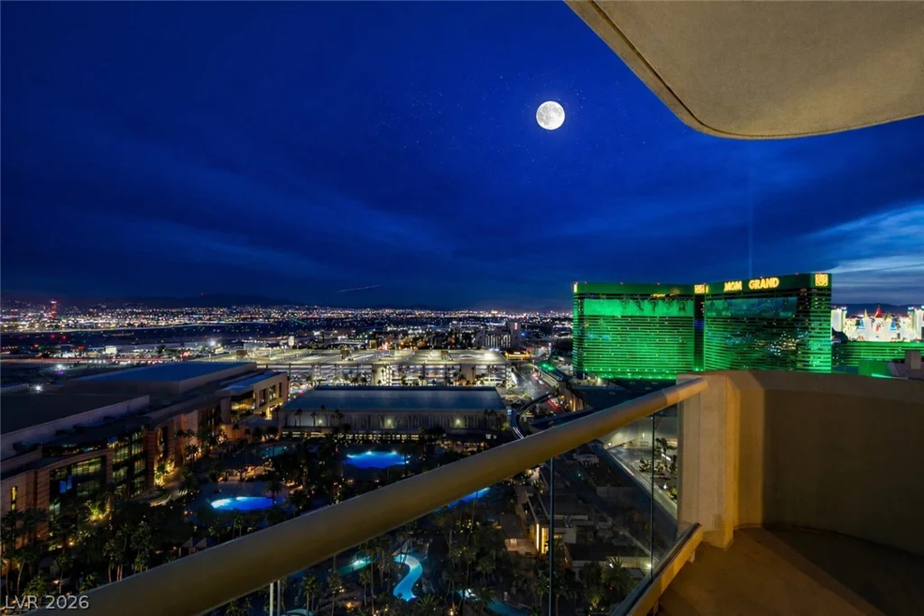 145 HARMON, Las Vegas, NV 89109