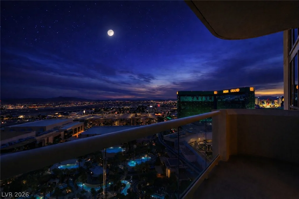145 HARMON, Las Vegas, NV 89109