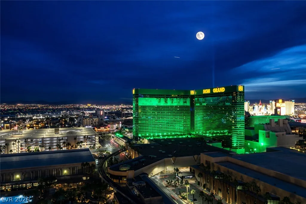 145 HARMON, Las Vegas, NV 89109