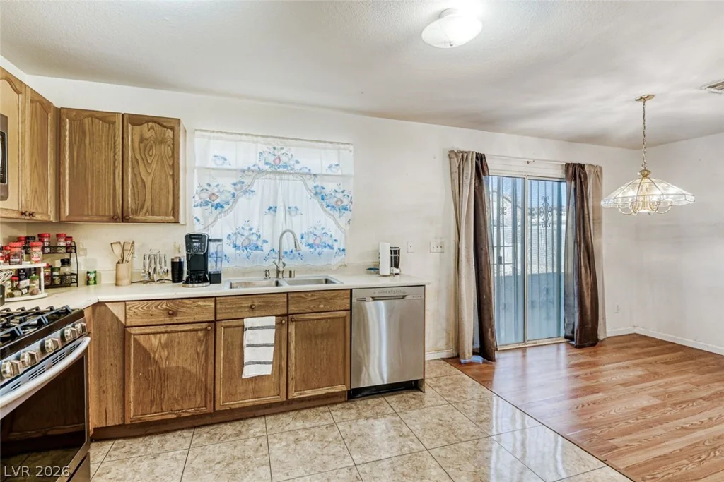 3893 White Cedar, Las Vegas, NV 89115