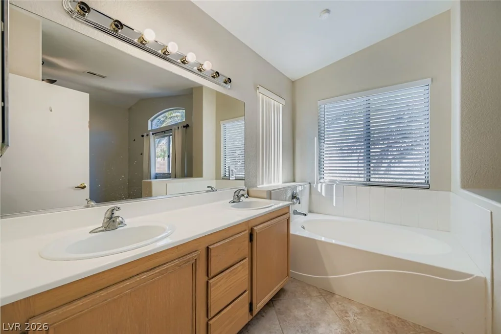 8136 Shady Glen, Las Vegas, NV 89131