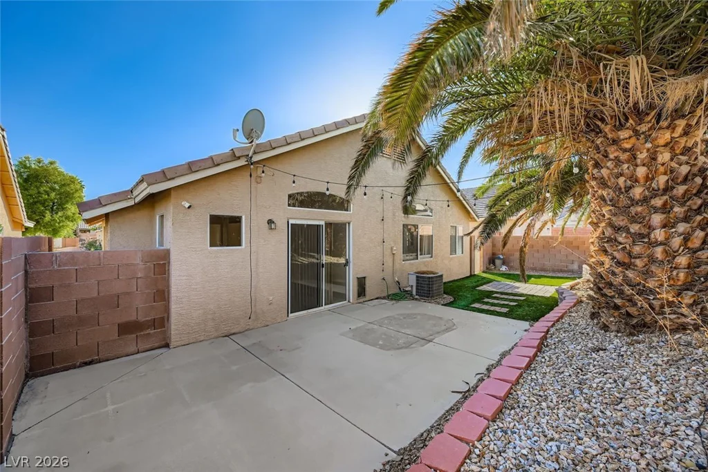 8136 Shady Glen, Las Vegas, NV 89131