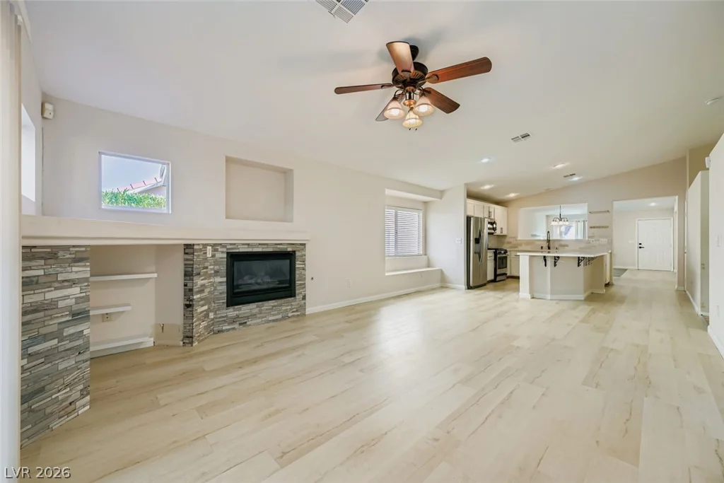 8136 Shady Glen, Las Vegas, NV 89131