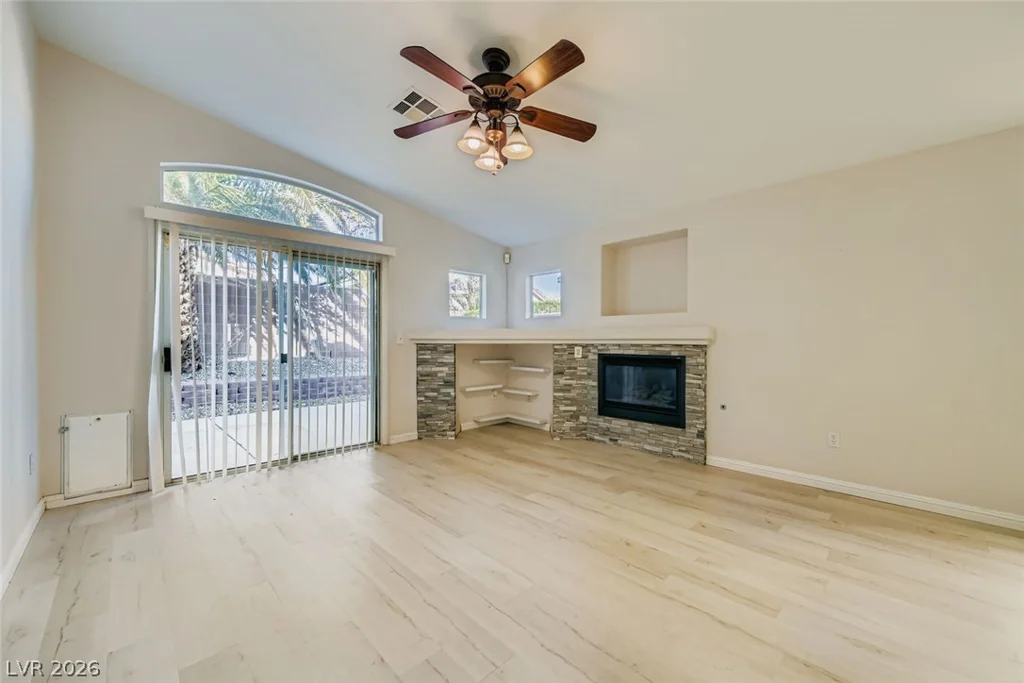 8136 Shady Glen, Las Vegas, NV 89131