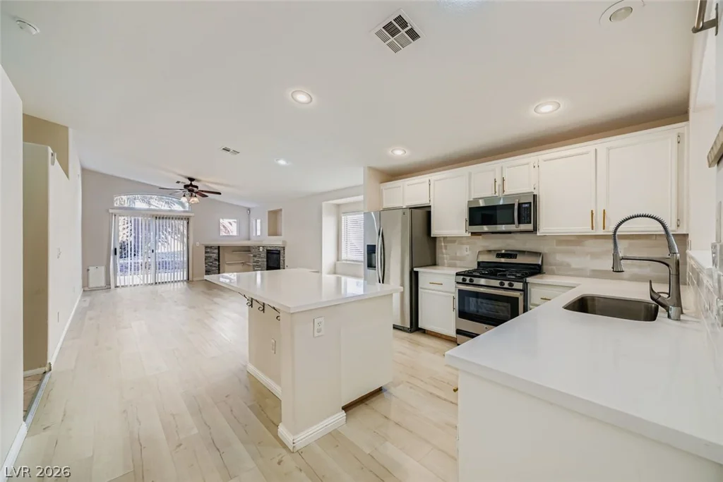 8136 Shady Glen, Las Vegas, NV 89131