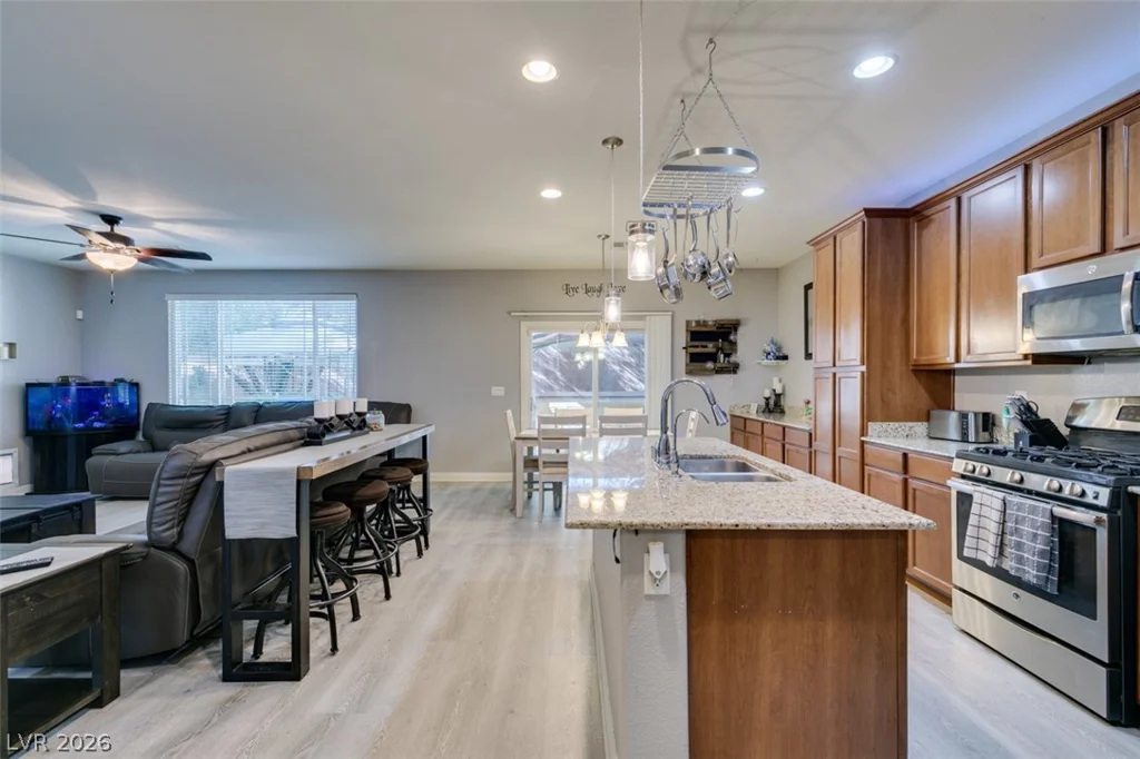 7745 Donner Peak, Las Vegas, NV 89166