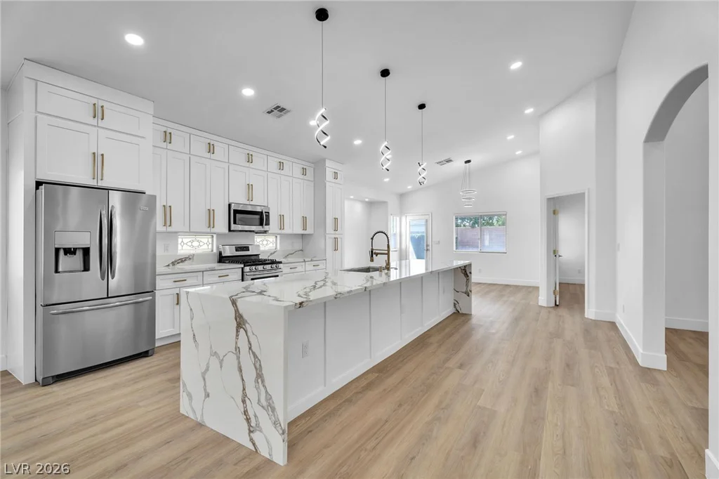 8233 Valley Stream, Las Vegas, NV 89131