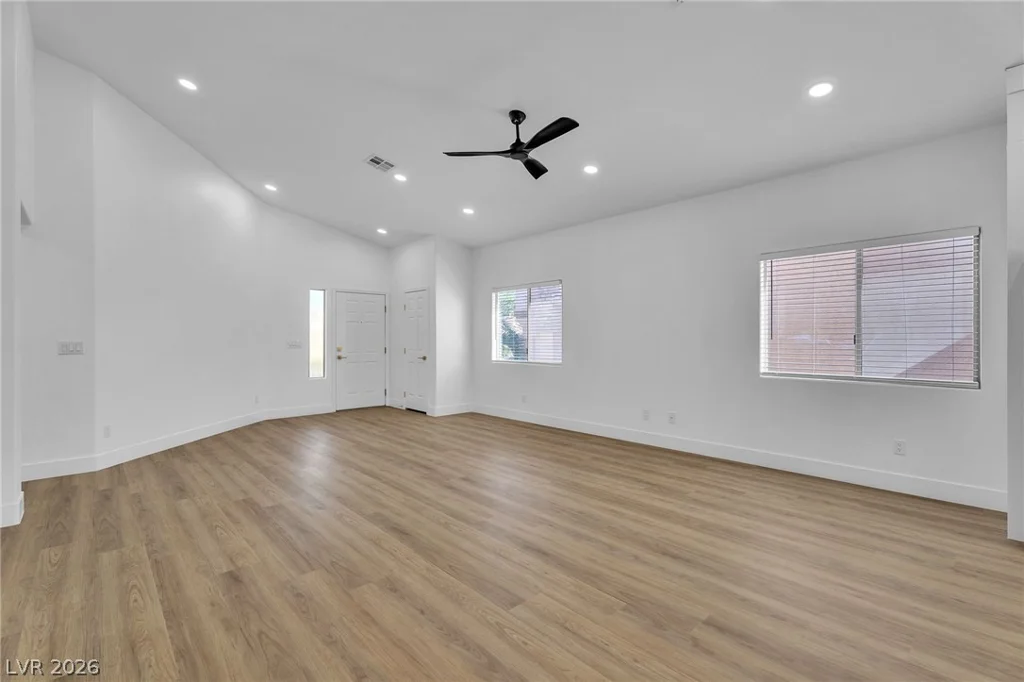 8233 Valley Stream, Las Vegas, NV 89131