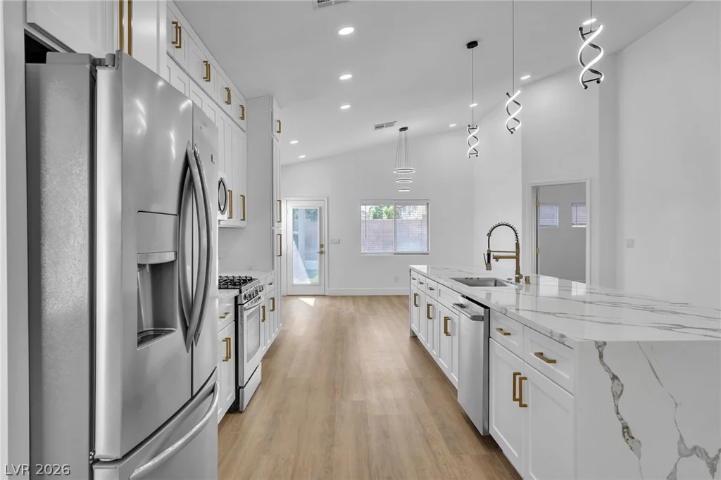 8233 Valley Stream, Las Vegas, NV 89131