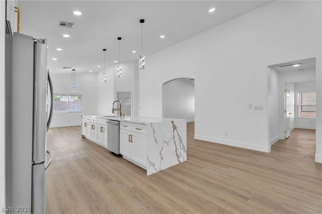 8233 Valley Stream, Las Vegas, NV 89131