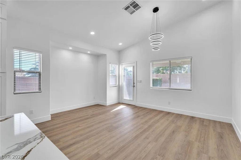 8233 Valley Stream, Las Vegas, NV 89131