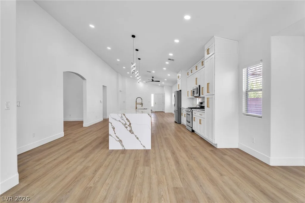 8233 Valley Stream, Las Vegas, NV 89131