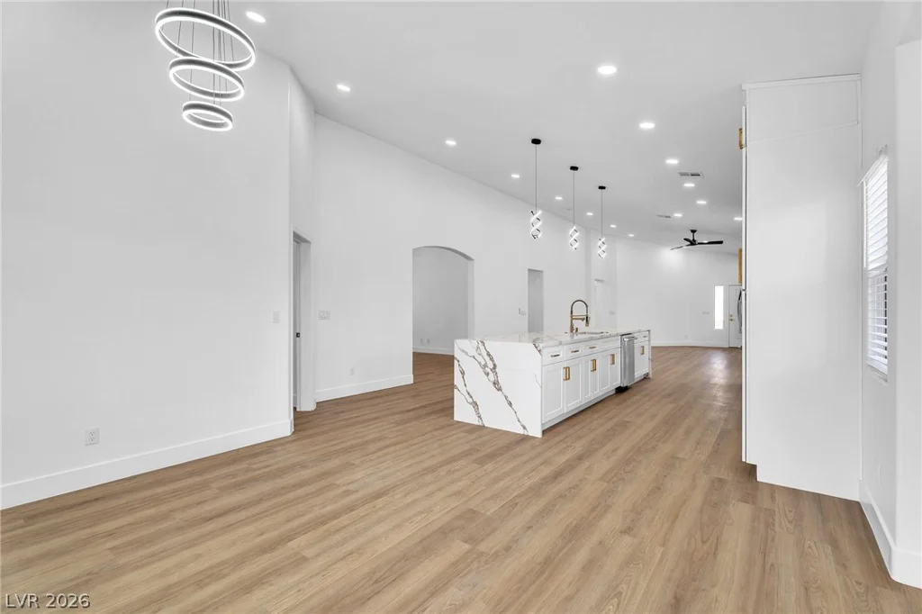 8233 Valley Stream, Las Vegas, NV 89131