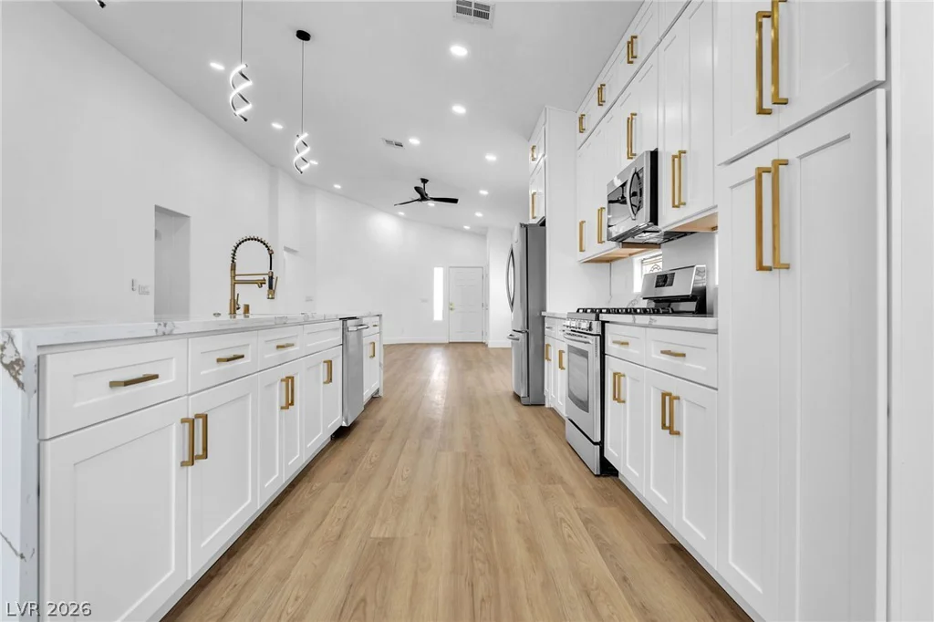 8233 Valley Stream, Las Vegas, NV 89131