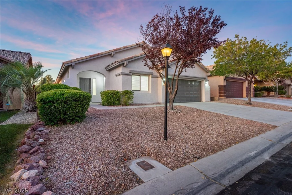 8233 Valley Stream, Las Vegas, NV 89131