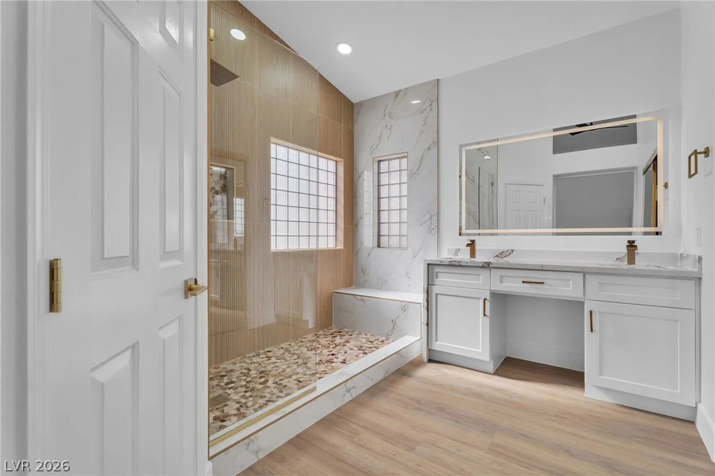 8233 Valley Stream, Las Vegas, NV 89131
