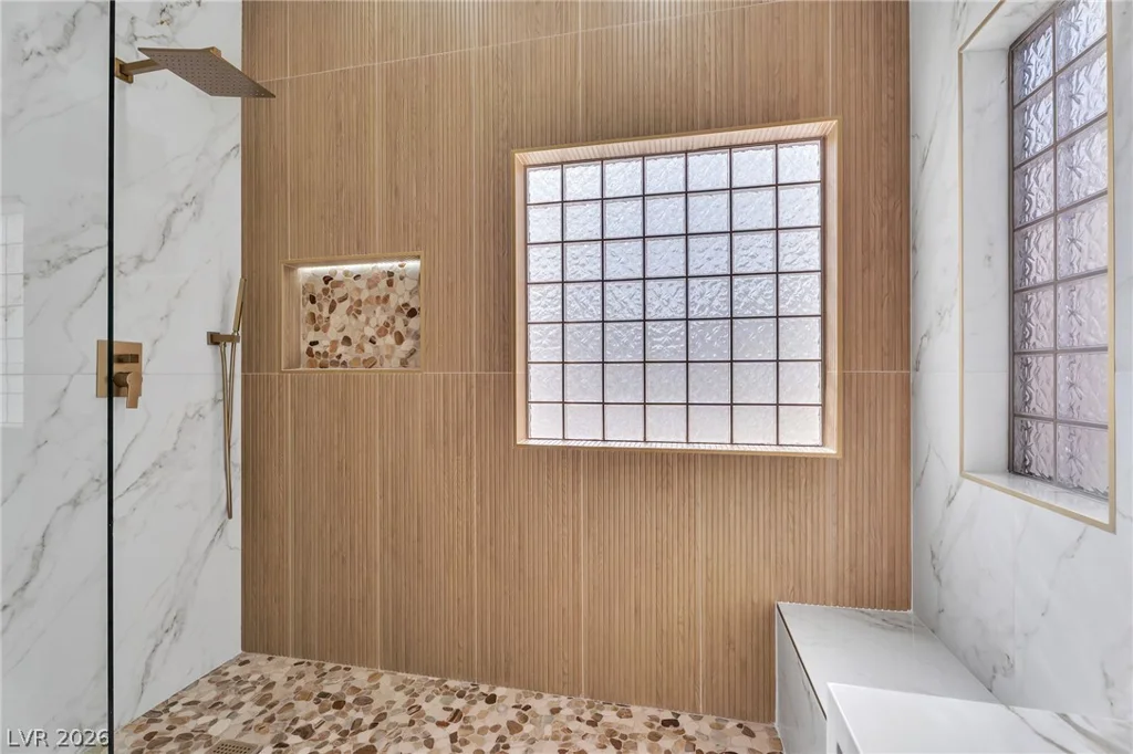 8233 Valley Stream, Las Vegas, NV 89131