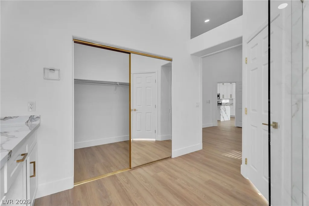 8233 Valley Stream, Las Vegas, NV 89131
