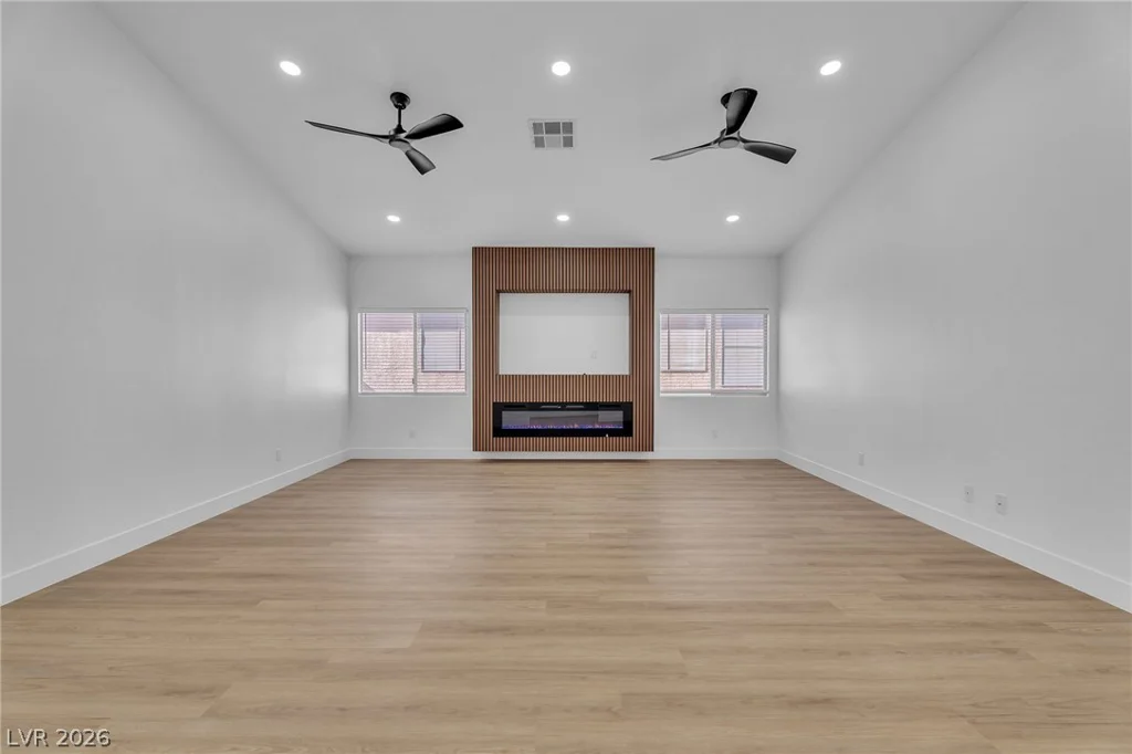 8233 Valley Stream, Las Vegas, NV 89131