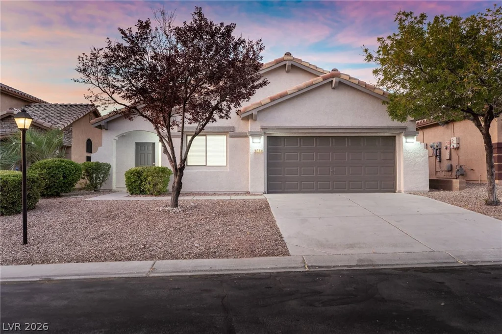 8233 Valley Stream, Las Vegas, NV 89131