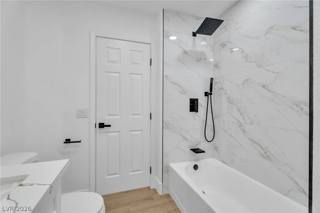 8233 Valley Stream, Las Vegas, NV 89131