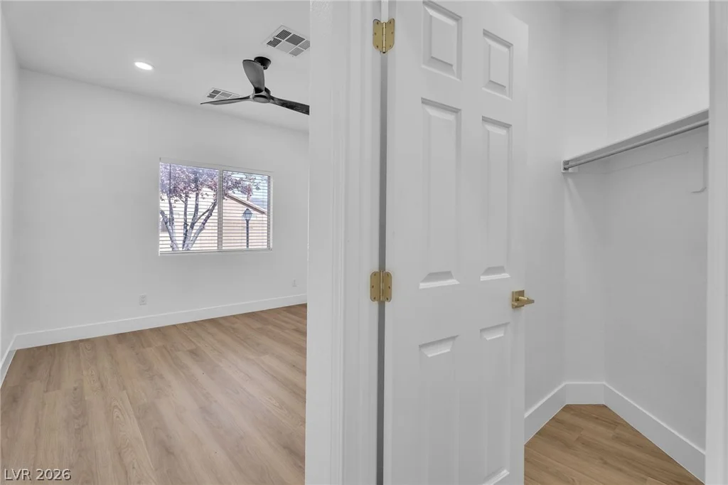 8233 Valley Stream, Las Vegas, NV 89131