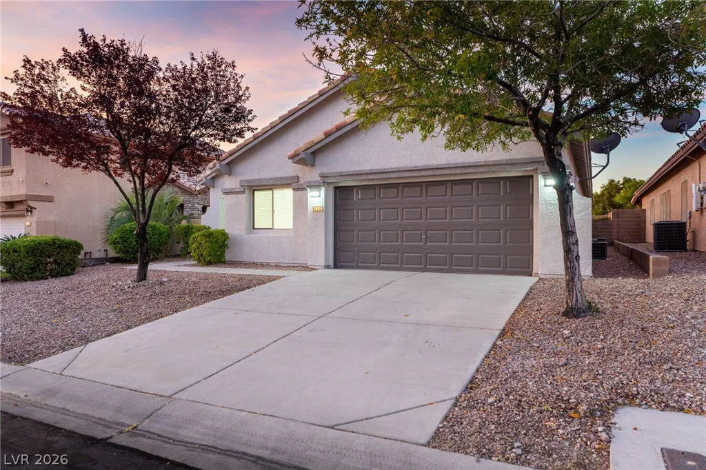 8233 Valley Stream, Las Vegas, NV 89131