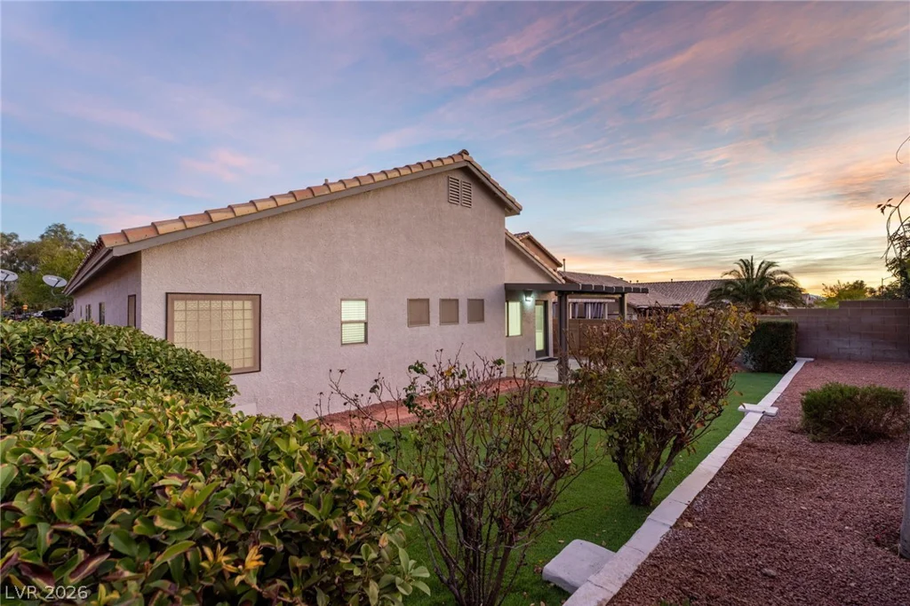 8233 Valley Stream, Las Vegas, NV 89131