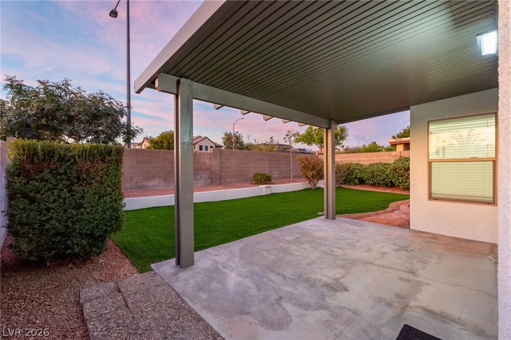 8233 Valley Stream, Las Vegas, NV 89131