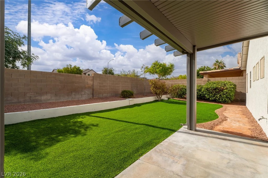 8233 Valley Stream, Las Vegas, NV 89131