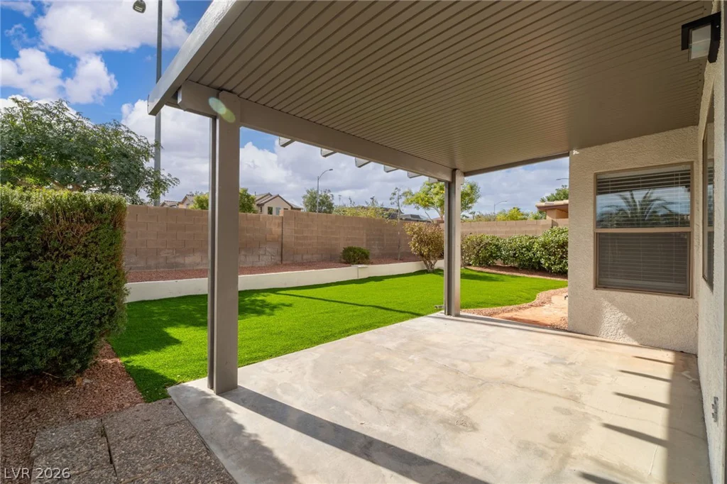 8233 Valley Stream, Las Vegas, NV 89131