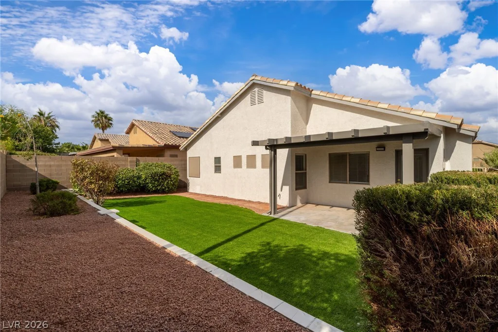 8233 Valley Stream, Las Vegas, NV 89131