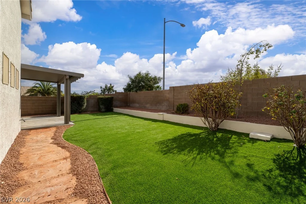 8233 Valley Stream, Las Vegas, NV 89131