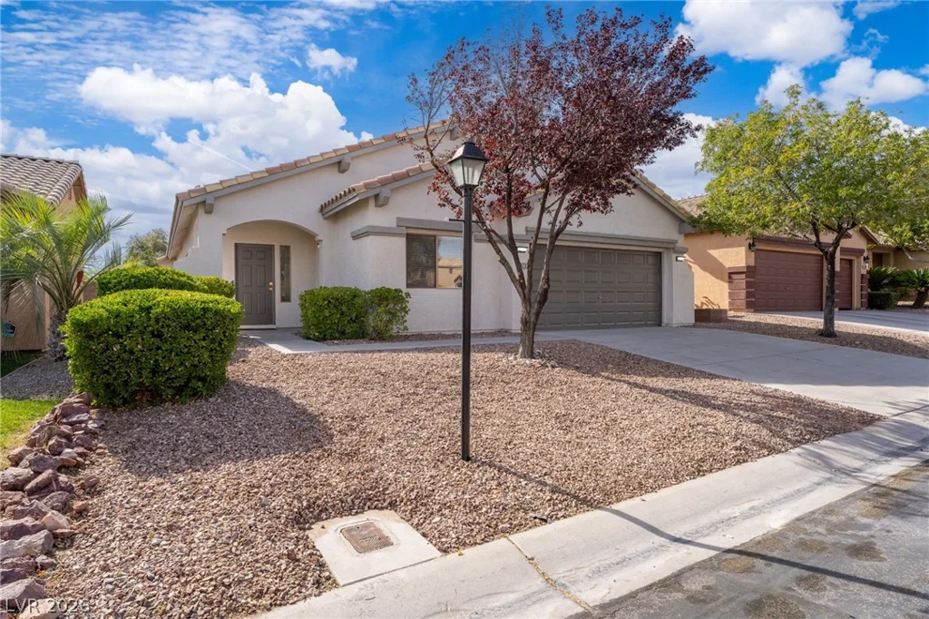 8233 Valley Stream, Las Vegas, NV 89131