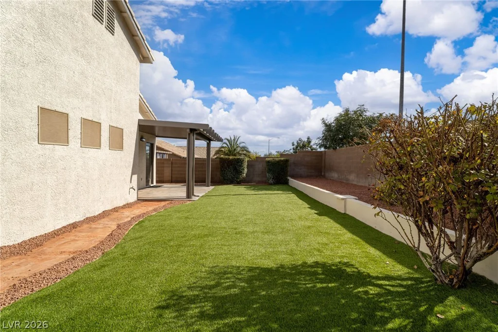 8233 Valley Stream, Las Vegas, NV 89131