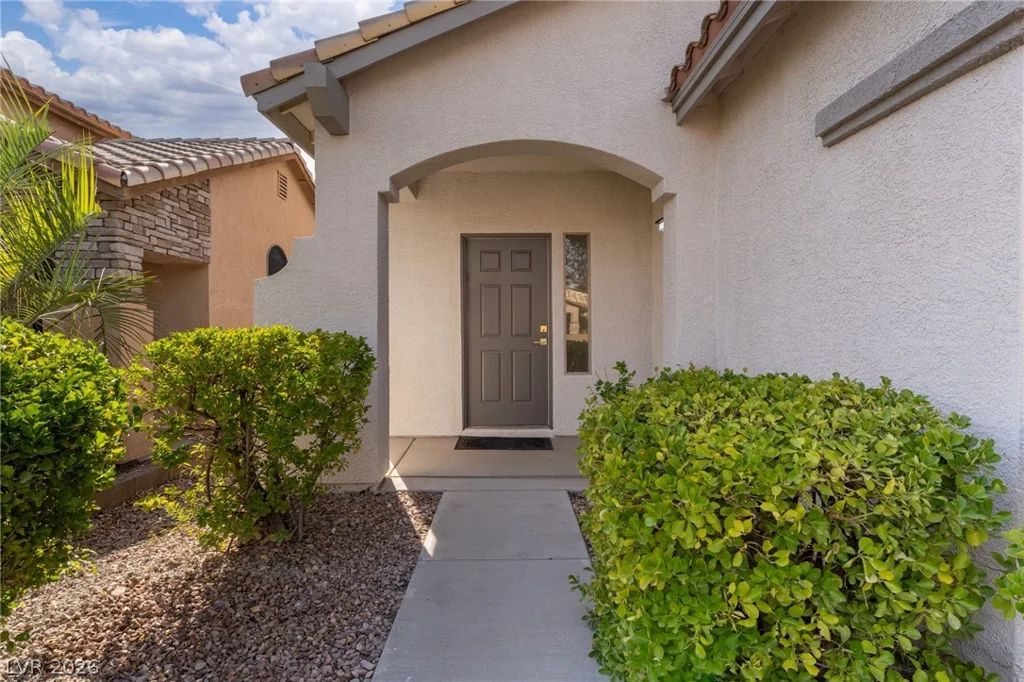 8233 Valley Stream, Las Vegas, NV 89131