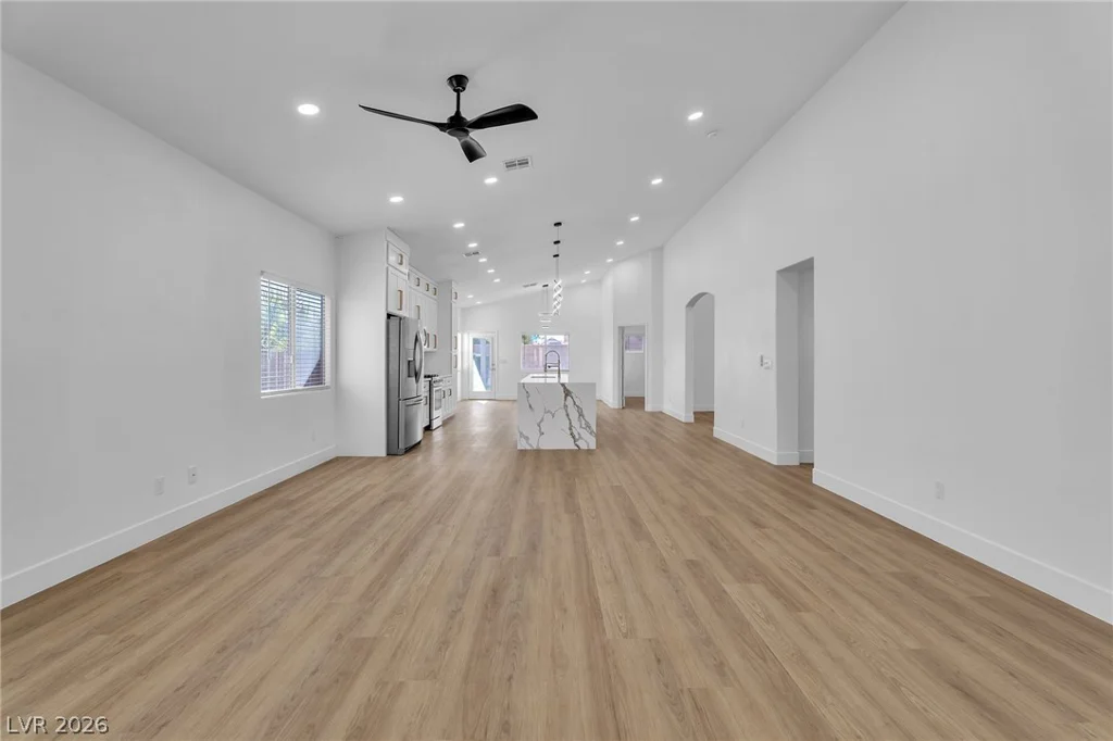 8233 Valley Stream, Las Vegas, NV 89131