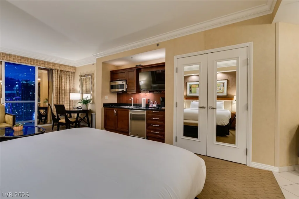 145 HARMON, Las Vegas, NV 89109